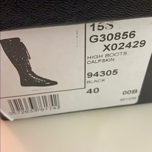 Authentic Chanel. Double sided leather sneaker/boots fabulous camellias all over - Picture 14 of 16